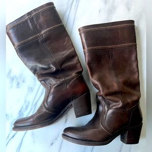 Frye 77231 pull on boot. Size 9. Extended calf.
